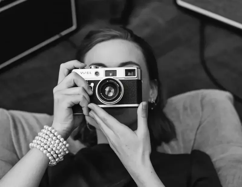 There's something about a Leica mirror selfie that feels timeless ✨