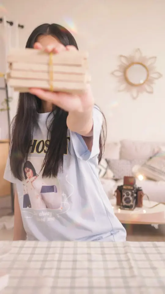 How to make a popsicle stick wall hanging shaped like a vintage camera