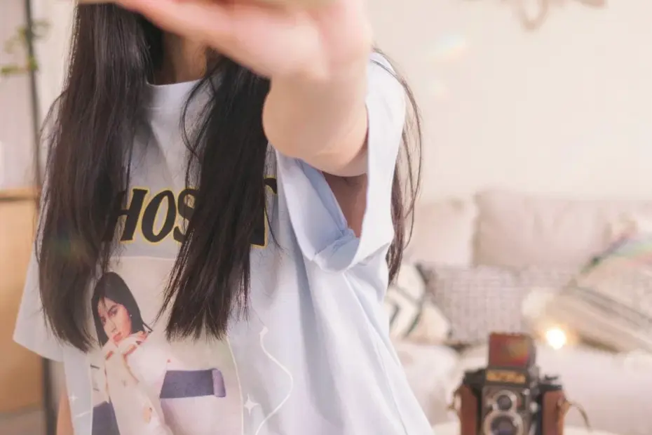 How to make a popsicle stick wall hanging shaped like a vintage camera